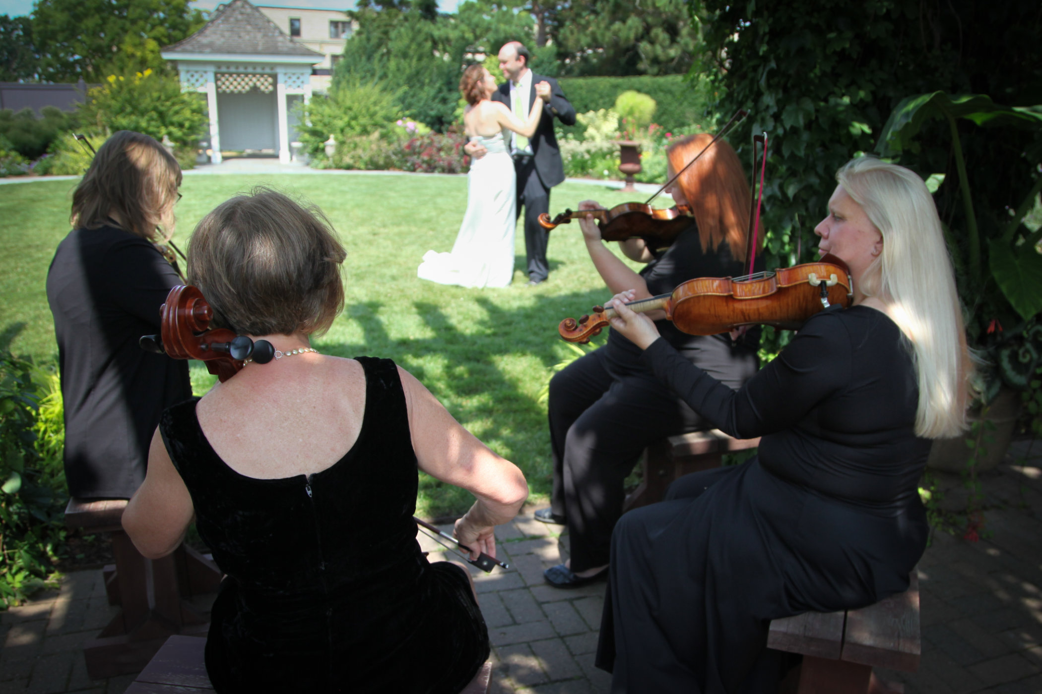 Award-winning Quartessence Strings is Wisconsin’s finest provider of Wedding ceremony and reception music. Distinctive Music for Your Elegant Affair.